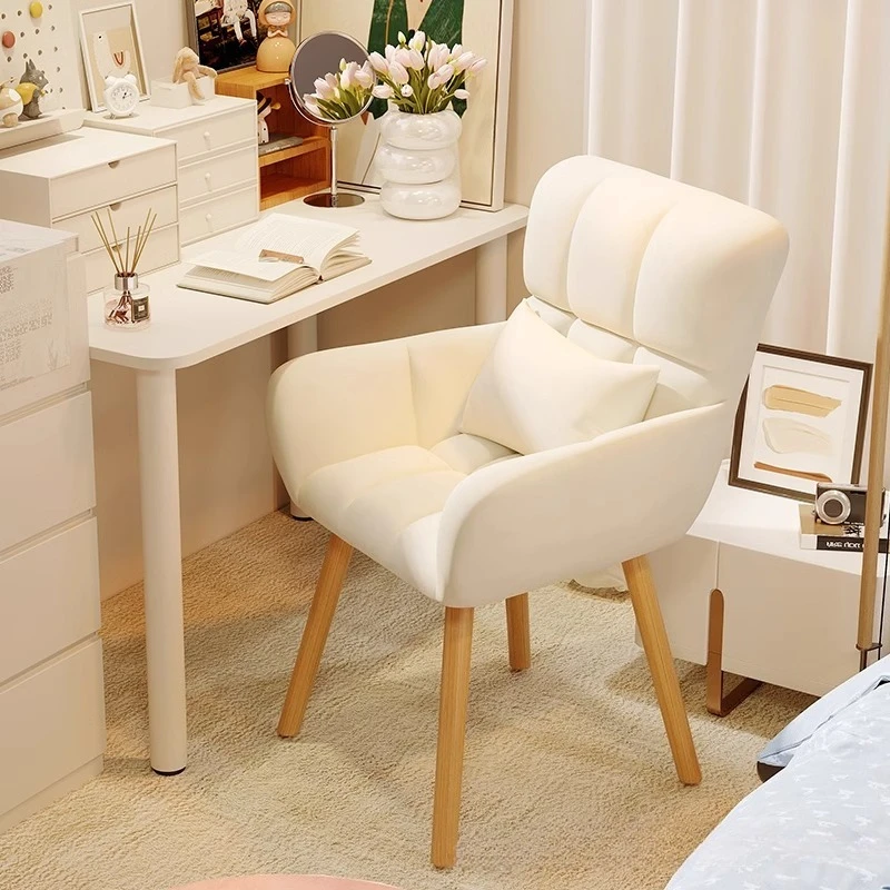 Ladies' dressing chair, light  - Furniture Lighting & Decor Magazine recension och pris